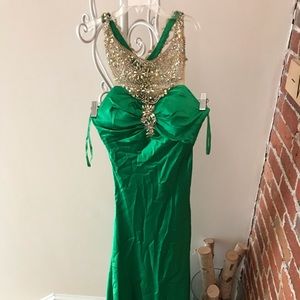 Selling this to help mother of 3 battling cancer